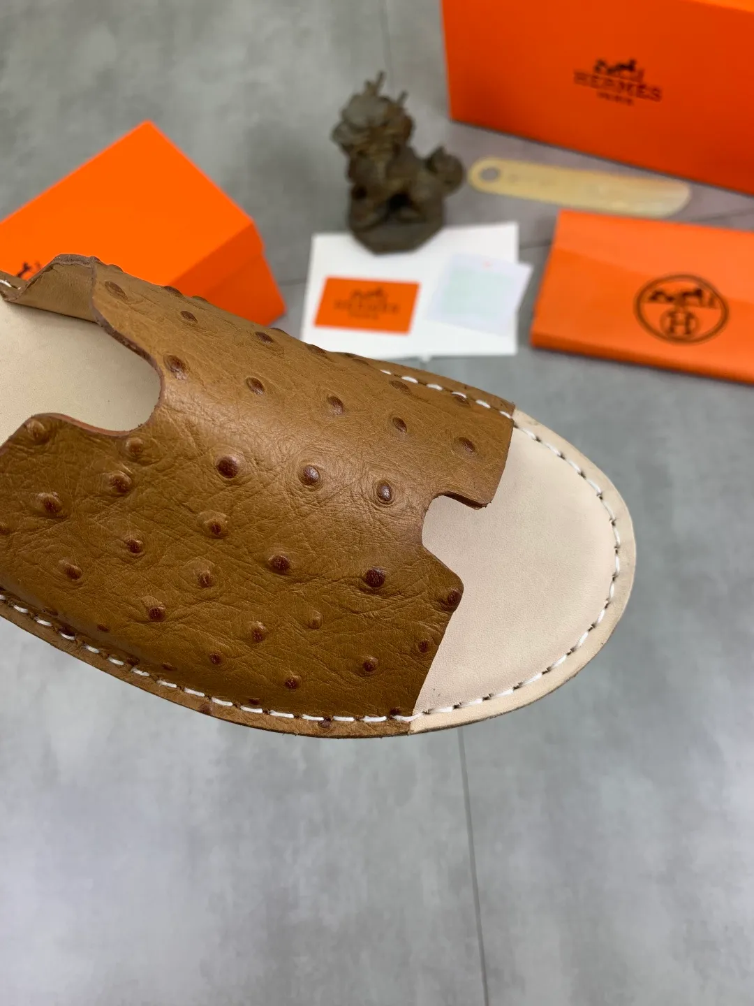 Men's men's shoes 💰P360 new model (genuine leather outsole series) new colors are coming simultaneously on the official website [HERMES] Hermès series: original development, original anatomy display, exclusive outsole [Material] Sole: original genuine leather sole with cow essence film 🌸. Fabric Original calfskin Lining: Imported cowhide, delicate and soft Code number: 38-44